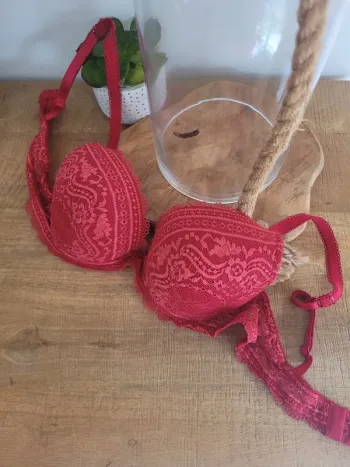 Soutien gorge 85B etam push up dentelle rouge