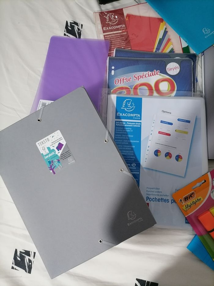 Lot de fournitures scolaires - photo numéro 2
