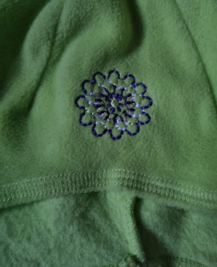 Bonnet avec pompons vert clair - photo numéro 2