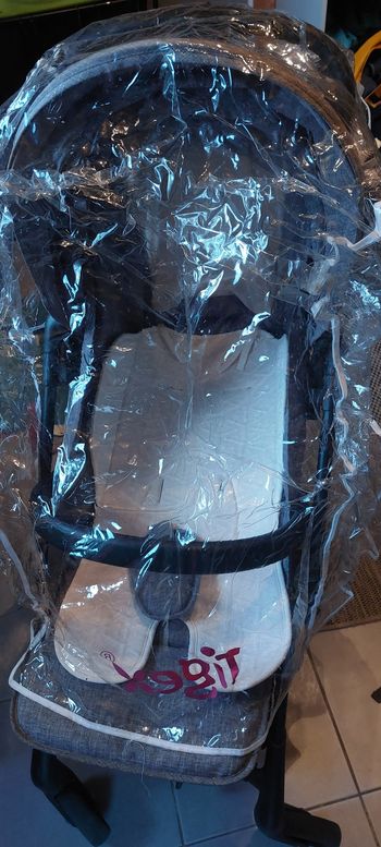 Poussette canne compacte habillage pluie