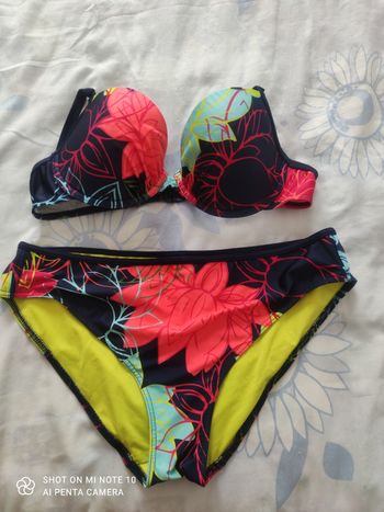 Très jolie ensemble de maillot de bain 2 pièces taille 40/42