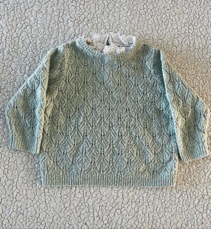 Pull en maille ajourée + broderie anglaise Kiabi 9 mois