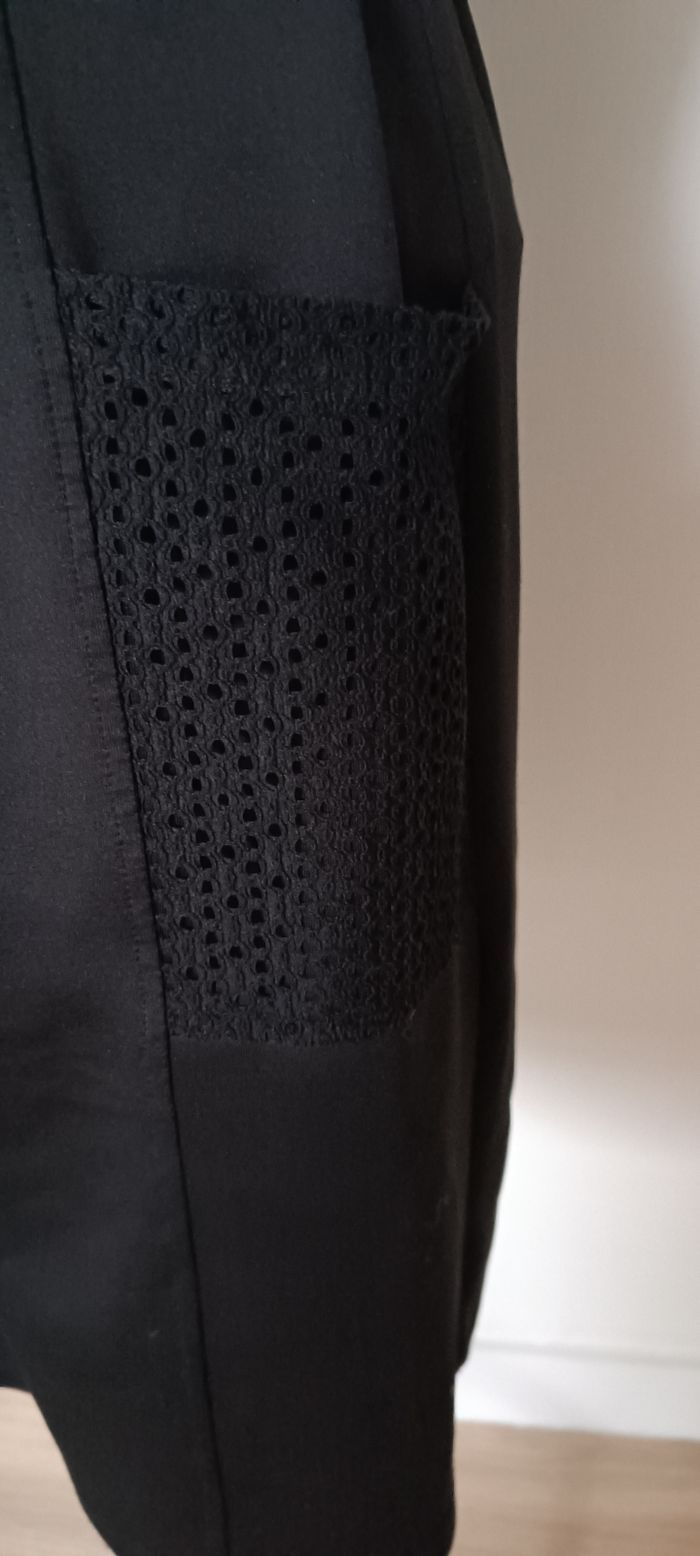 Robe noire, manches courtes. - photo numéro 3