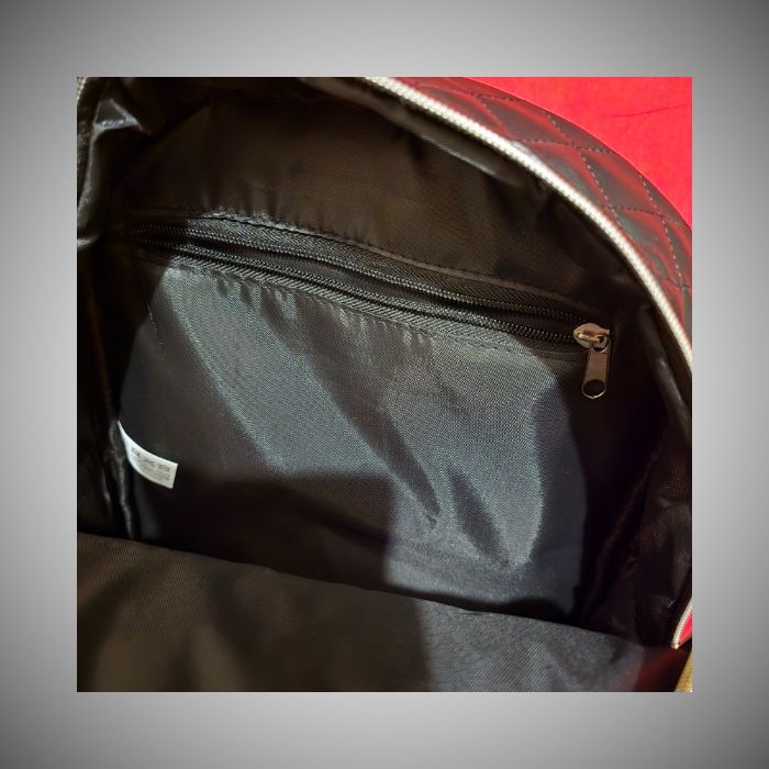 Sac à Dos Femme – Similicuir Noir Matelassé – Zips et Détails Dorés – Chic et Tendance – 35 x 12 x 30 cm  – Neuf, Sans Étiquette 
​ - photo numéro 5