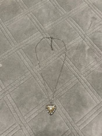 Collier cœur lumineux – Bijou fantaisie qui brille dans le noir - très bon état