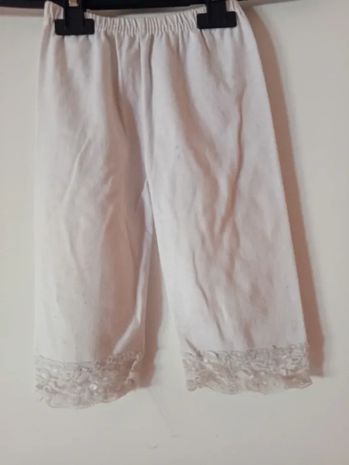 Joli legging blanc. 2 ans - photo numéro 3