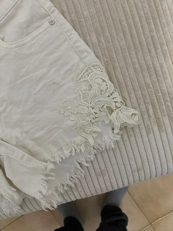 Short blanc a dentelle - photo numéro 4
