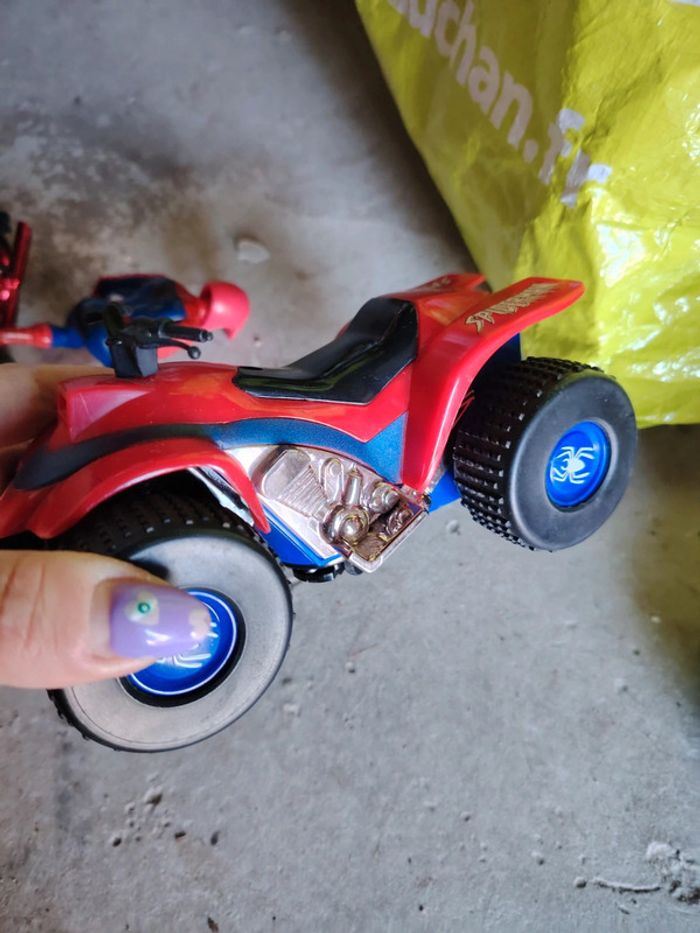 Lot spider man et vehicule. Quad, moto, hélico - photo numéro 3