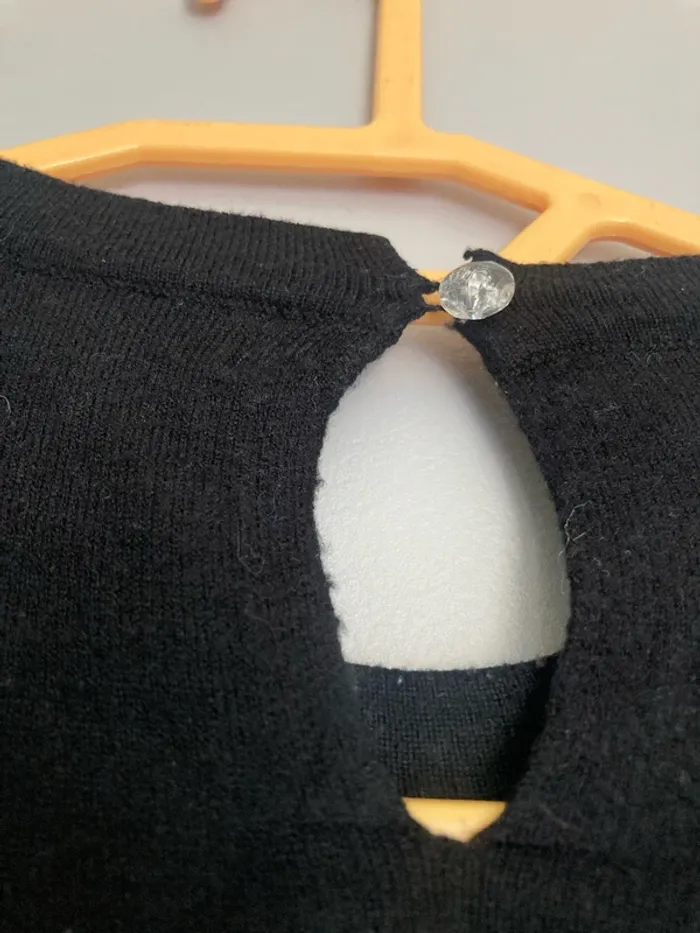 Pull fin Primark, taille XS, noir, col rond avec strass - photo numéro 4