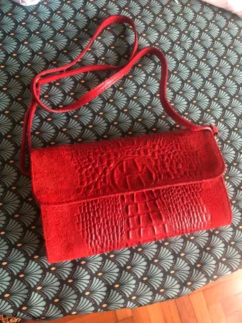 Pochette en cuir rouge