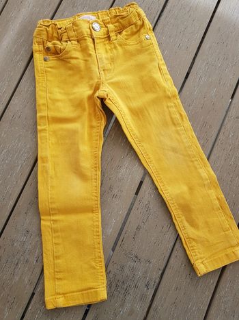 Jeans moutarde 2 ans