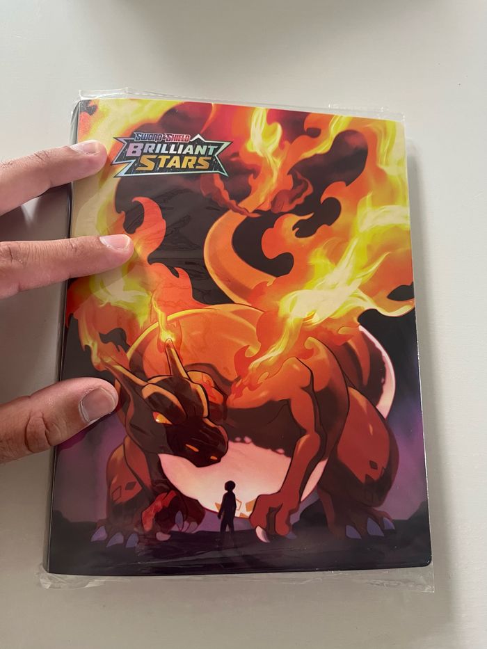 Classeur Pokémon Stars Étincelantes Neuf emballé
