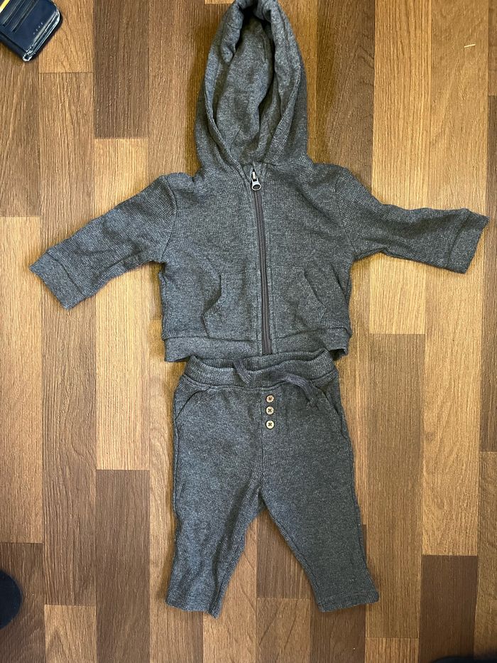 Ensemble jogging 6 mois - photo numéro 2
