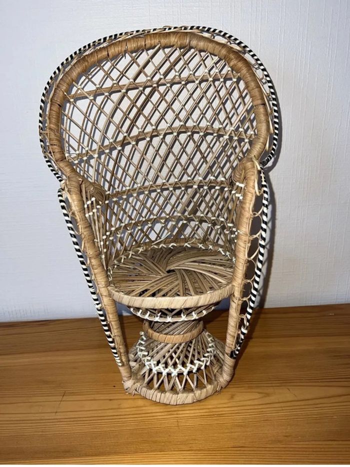 Chaise Emmanuelle / fauteuil Emmanuelle en rotin pour poupée