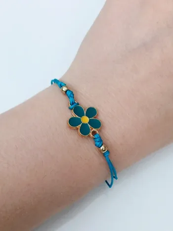 Bracelet fleur bleu sur cordon ajustable – look minimaliste