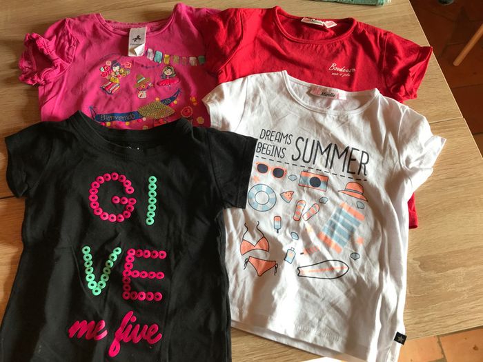 Lot 4 t shirts fille 4 ans