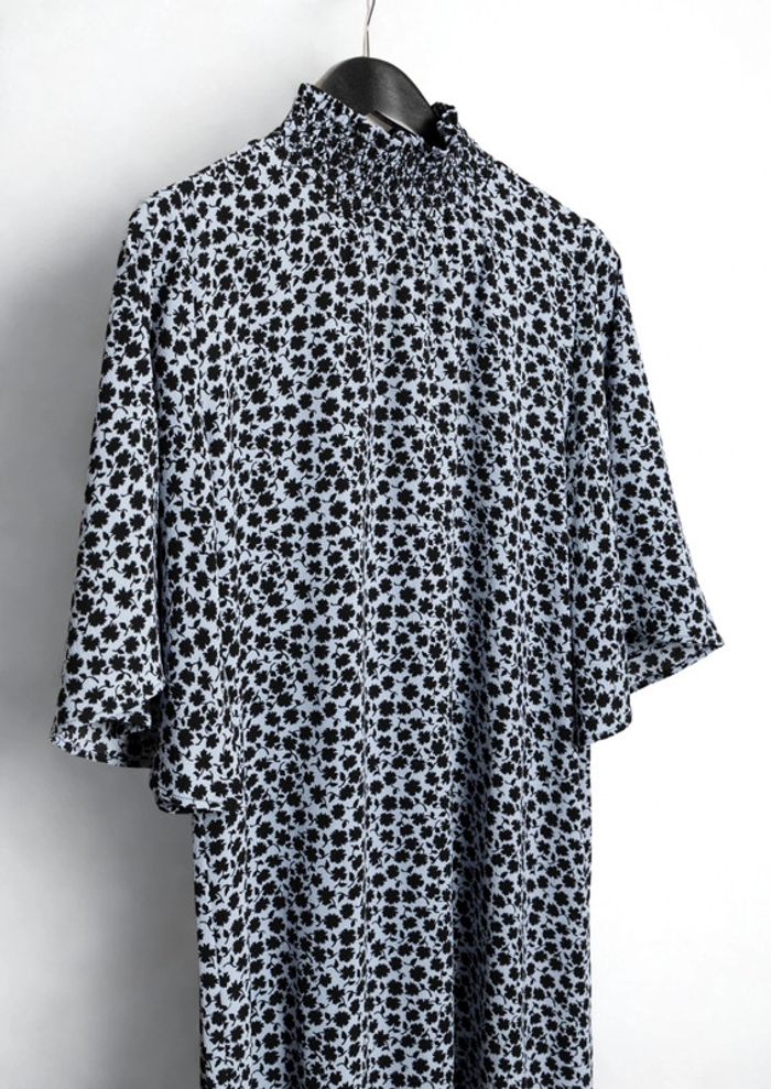 Robe imprimé fleurs manches papillons• floral print dress H&M Taille 34 - photo numéro 3