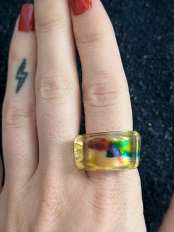 Bague en résine style vintage