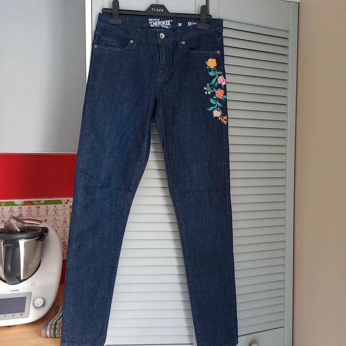 Jean skinny avec broderies