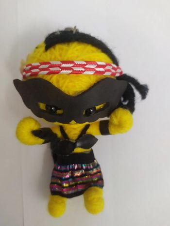 porte clef ''style  ninja '' jaune