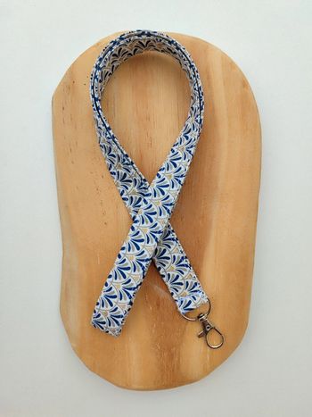 Tour de cou bleu marine, gris et doré