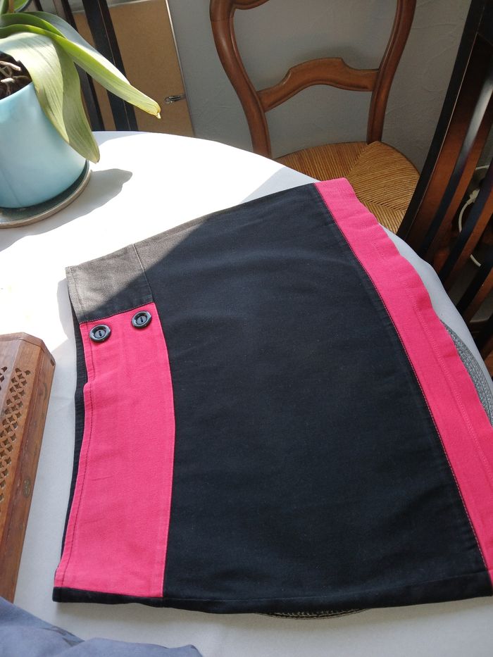 Jupe courte Promod noire et fuschia - photo numéro 4