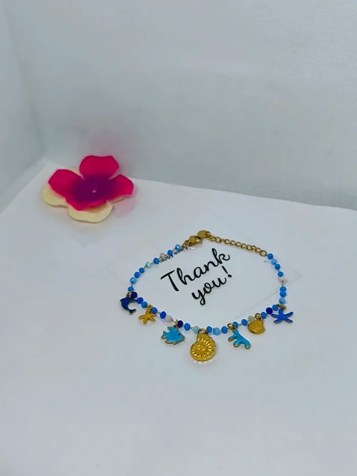 Bracelet doré et bleu avec perles de cristal et breloques de la mer - photo numéro 6