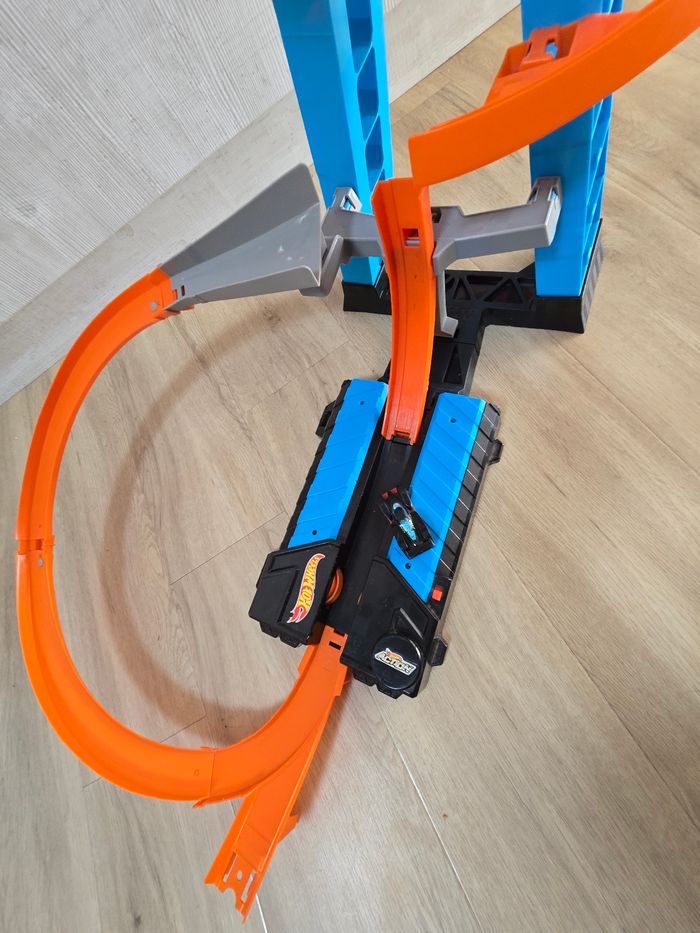Circuit hot wheels altitude crash + voiture - photo numéro 4