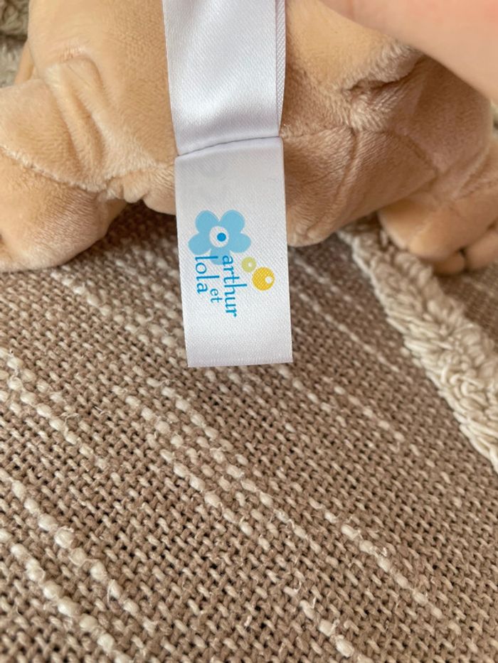 Peluche doudou 19cm Arthur et Lola kangourou marron beige arc en ciel parfait état - photo numéro 4