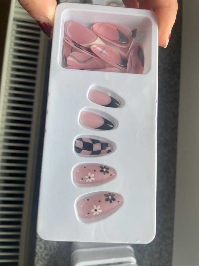 Lot de 7 modèles de faux ongles à coller - photo numéro 6
