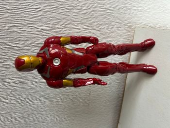 figurine iron man