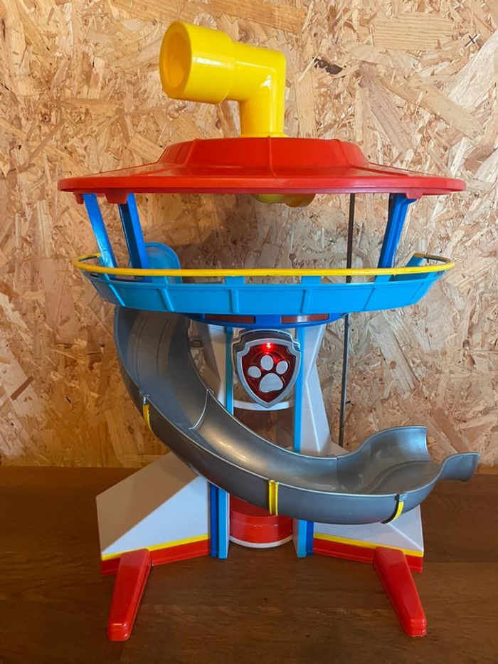 Idée Cadeau 🎁 Tour de Controle Spin Master Pat Patrouille avec blason sonore et lumineux - photo numéro 2