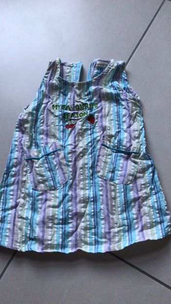 Robe fluide d’été bleu rayée à  2 poches fruits rouge brodé 18 mois