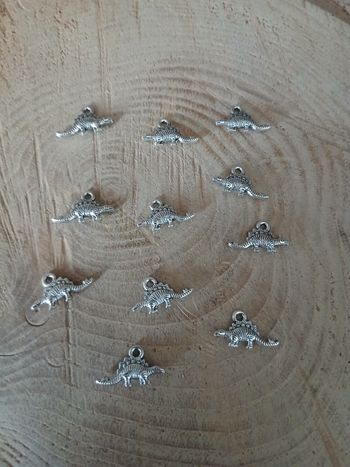 Lot de 11 breloques pendentifs dinosaure argenté 