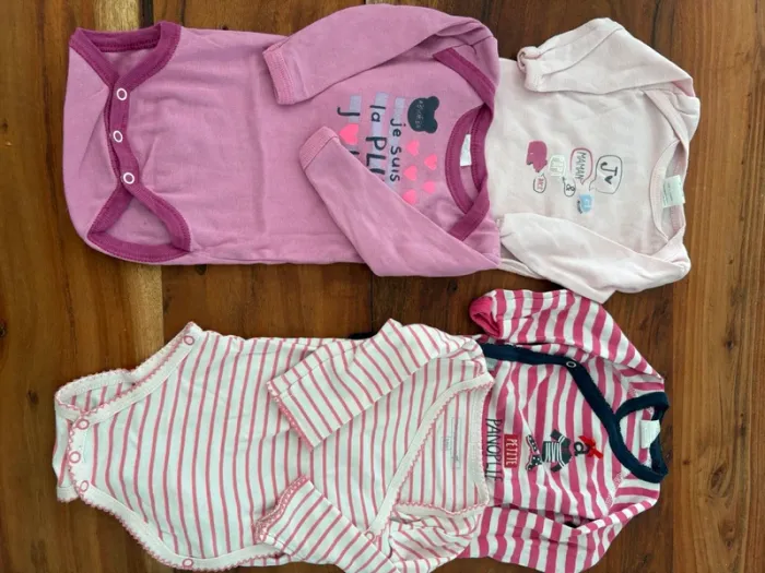 Lot 4 bodys 3 mois