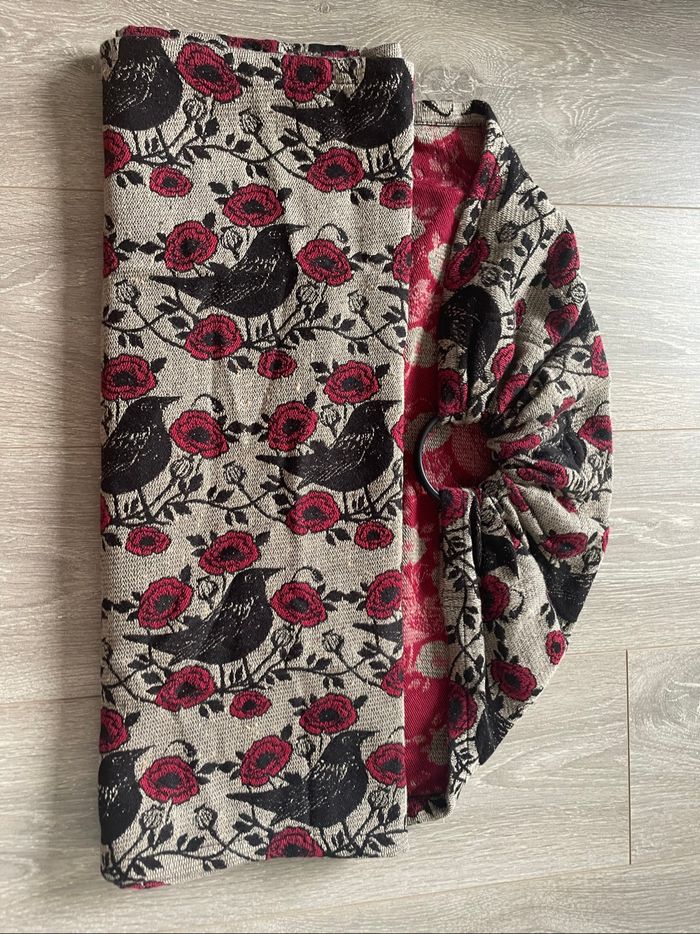 Portage sling ringsling de la marque Wildslings Le Temps des Cerises Chemin de terre
