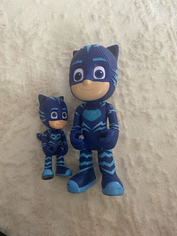 Figurine yoyo pyjamask parlant 15  cm