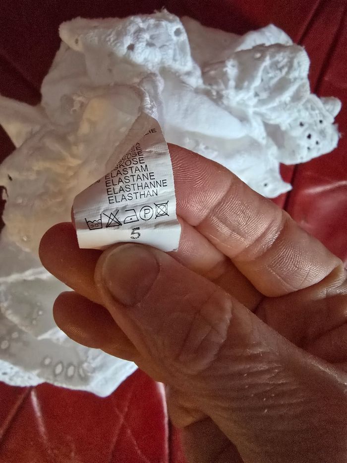 Petit Haut dentelle - photo numéro 2