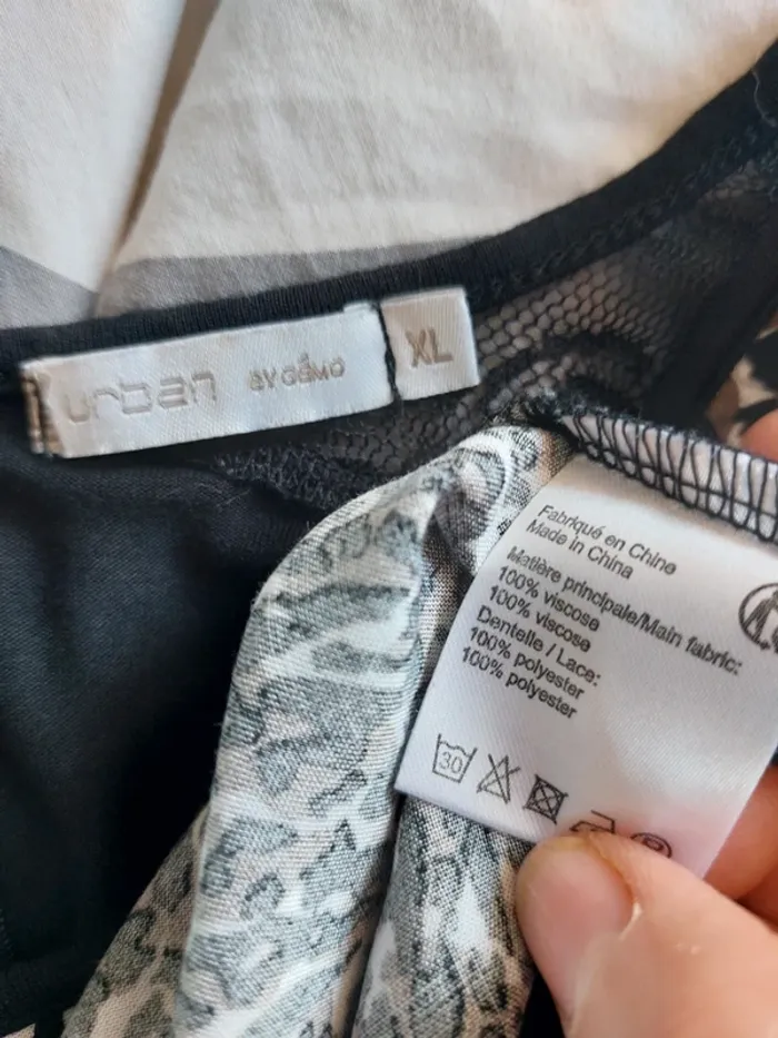 Haut moucheté et noir avec dentelle dans le dos - photo numéro 5