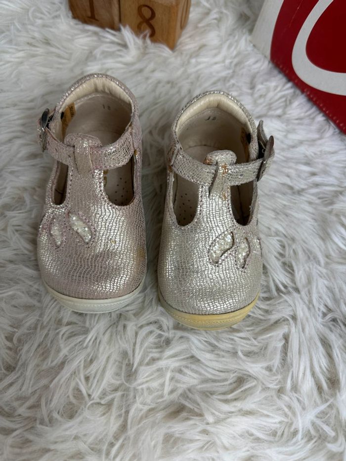 Paire de sandales dorées GBB taille 18 - photo numéro 2
