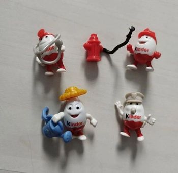 Lot de 4 personnages KINDER