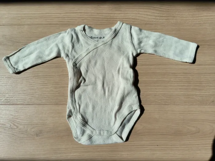 Lot de deux bodys 44cm naissance - photo numéro 3