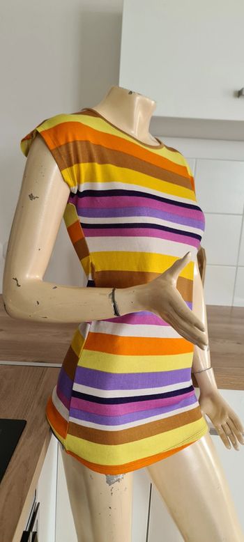 tres jolie haut tunique colore taille 36 voyelles 100 % polyestere (20)