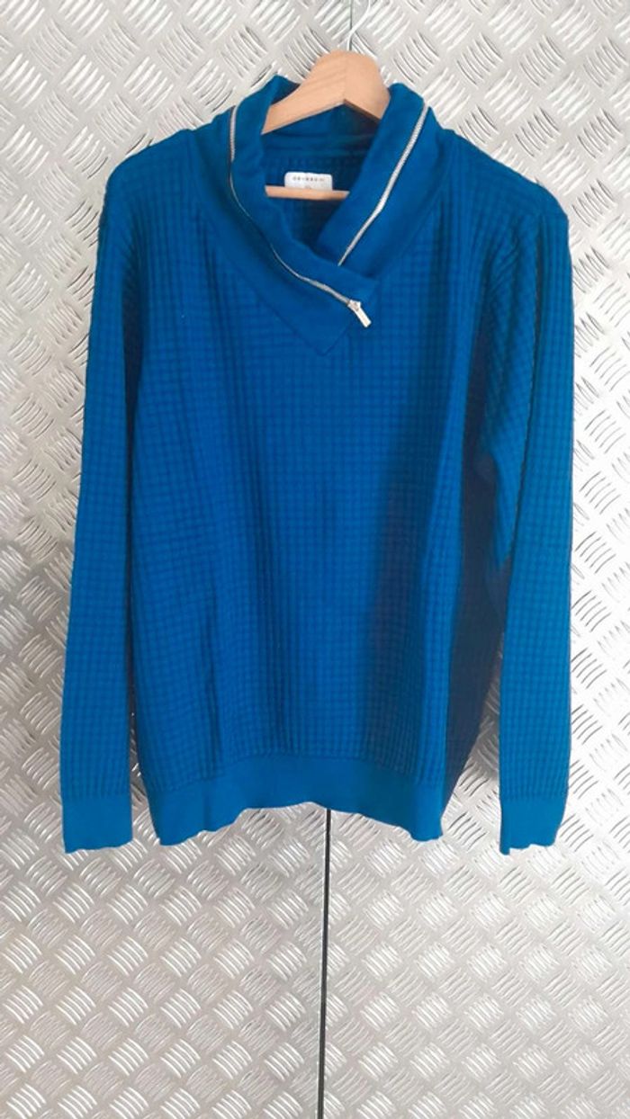 Pull bleu