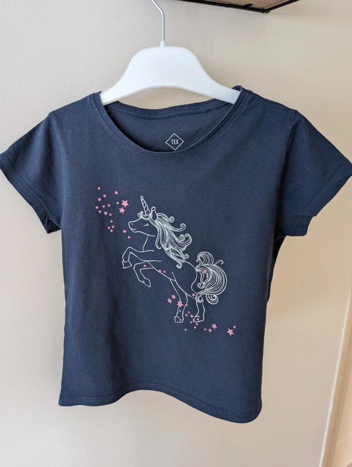 T shirt licorne 5/6 ans - photo numéro 4