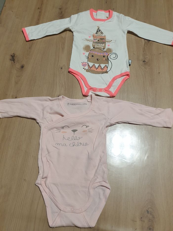 4 bodys 12 mois - photo numéro 2