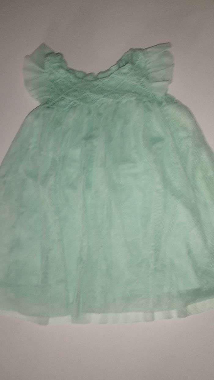 Robe a volant verte