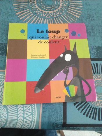 Livre Le Loup qui voulait changer de couleur