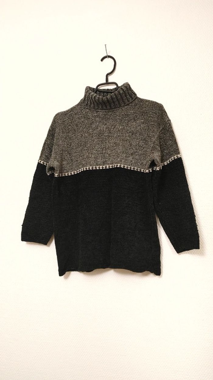Pull col roulé maille chenille bicolore noir et gris Lisere blanc au milieu mange trois quart