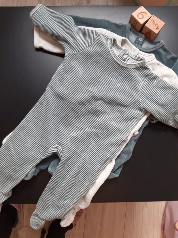 Lot 3 pyjamas vertbaudet 6 mois - photo numéro 3